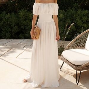 NWT Evarae Hestia Off-The Shoulder Long Dress in Soft White. Medium